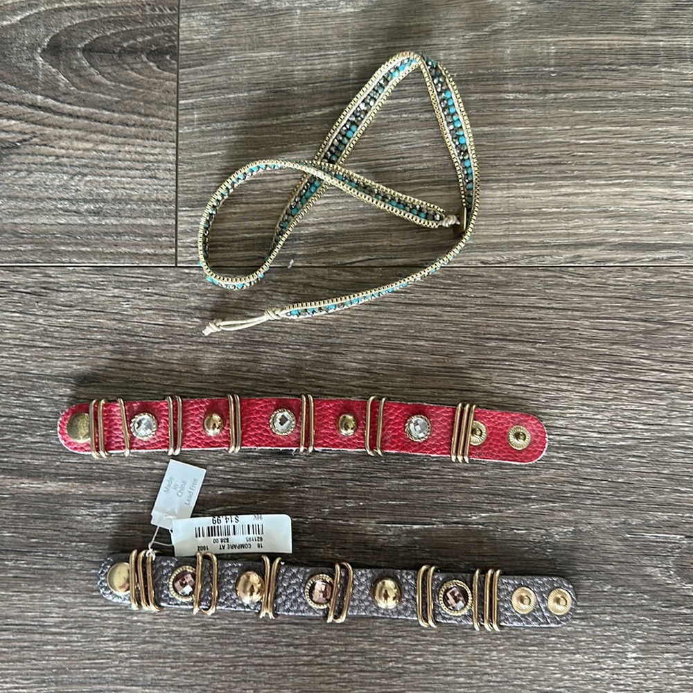 Lot of 1 women’s bracelets.